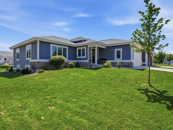 233 Greenway Circle, Deerfield, WI 53531