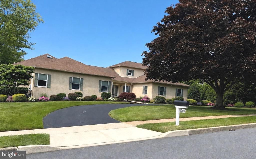 1701 WELLSLY ROAD, DRESHER, PA 19025