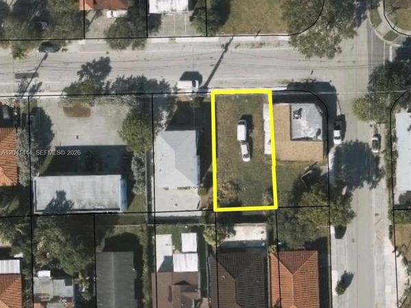 1512 NW 60th St , Miami, FL 33142