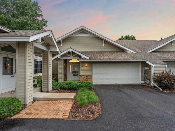 2879 Devonshire Place, Woodbury, MN 55125