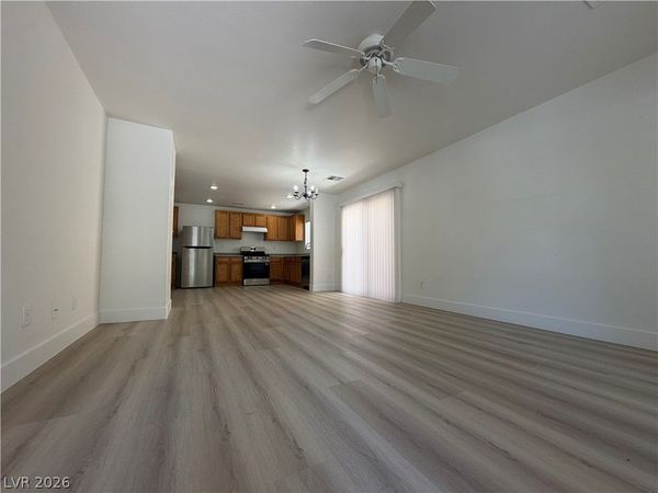 563 Shire Hall Street , Las Vegas, NV 89178