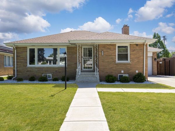 6819 N Keystone Avenue , Lincolnwood, IL 60712