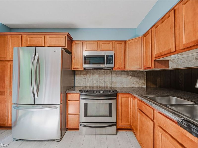 5950 Bayberry Circle, North Ridgeville, OH 44039 Photo 2