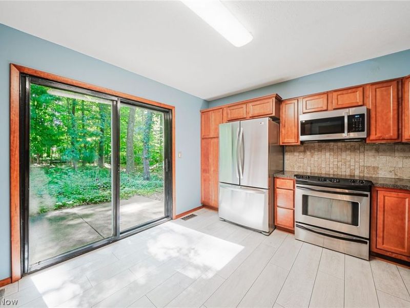 5950 Bayberry Circle, North Ridgeville, OH 44039 Photo 4