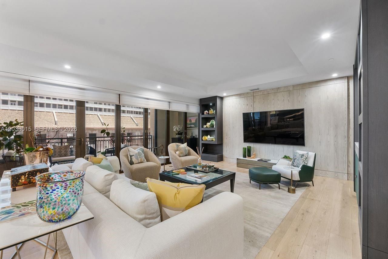 718 Valencia Ave, Unit 403, Coral Gables, FL 33134 Photo