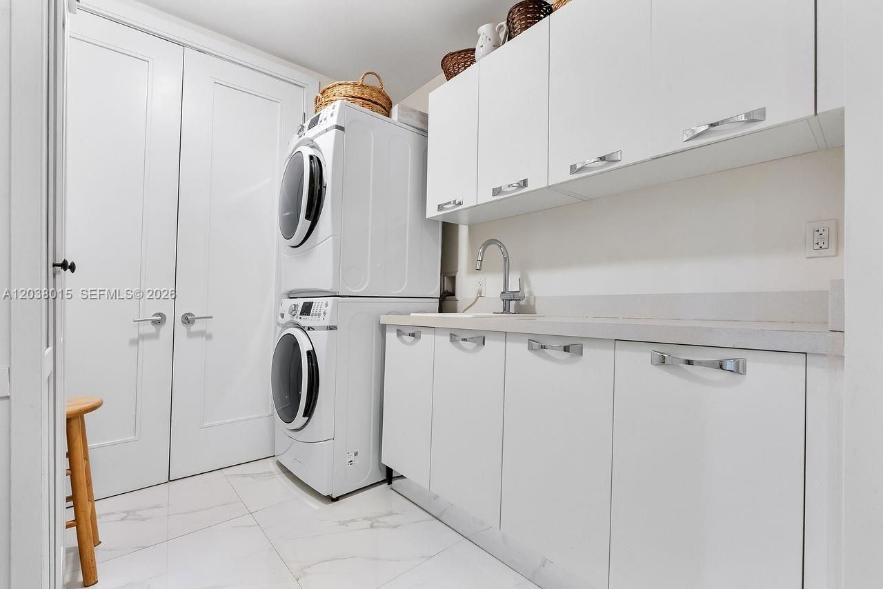 718 Valencia Ave, Unit 403, Coral Gables, FL 33134 Photo