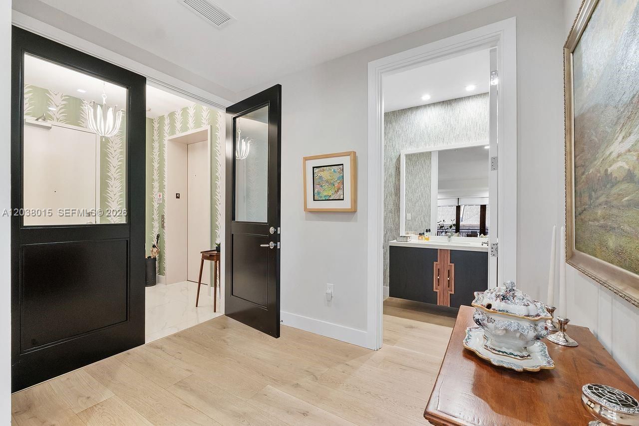 718 Valencia Ave, Unit 403, Coral Gables, FL 33134 Photo