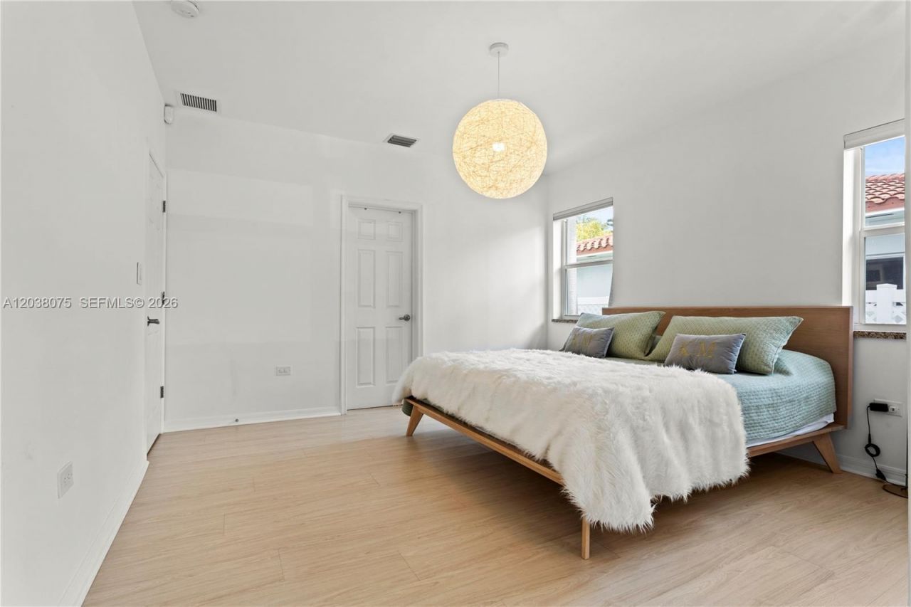 7611 Miami View Dr , North Bay Village, FL 33141 Photo