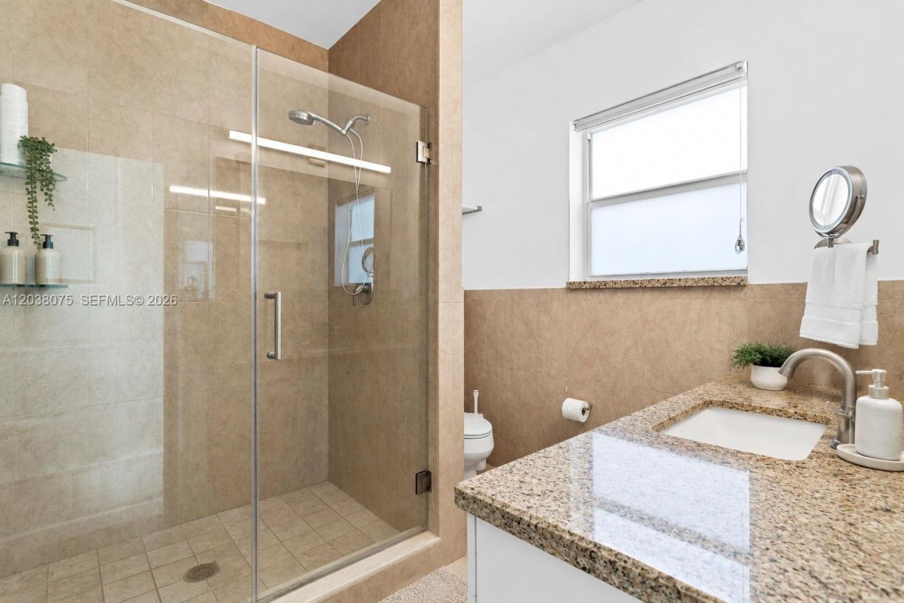 7611 Miami View Dr , North Bay Village, FL 33141 Photo