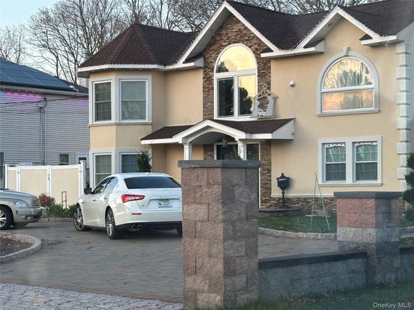 45 Campbell Lane, East Islip, NY 11730
