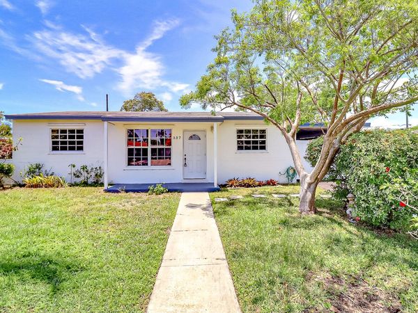 337 Mid Pines Road, Palm Springs, FL 33461
