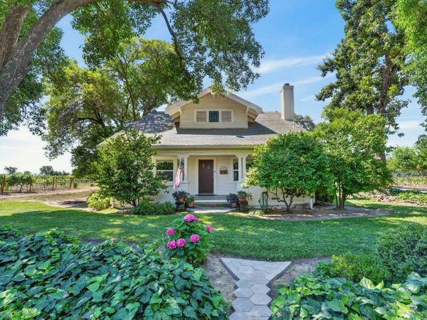 10112 E Woodbridge Rd, Acampo, CA 95220