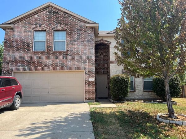1717 Grassy View Drive, Fort Worth, TX 76177