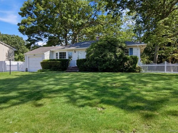 34 Hollo Drive, Holbrook, NY 11741