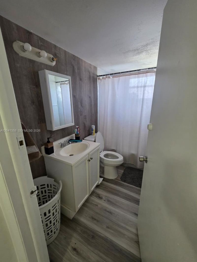 990 Biarritz Dr , Unit 303, Miami Beach, FL 33141 Photo