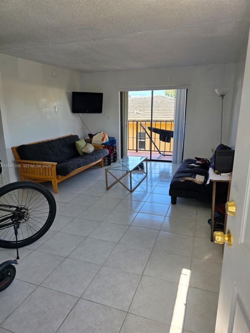 990 Biarritz Dr , Unit 303, Miami Beach, FL 33141 Photo
