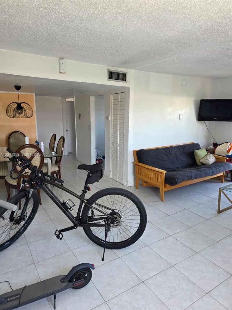 990 Biarritz Dr , Unit 303, Miami Beach, FL 33141 Photo