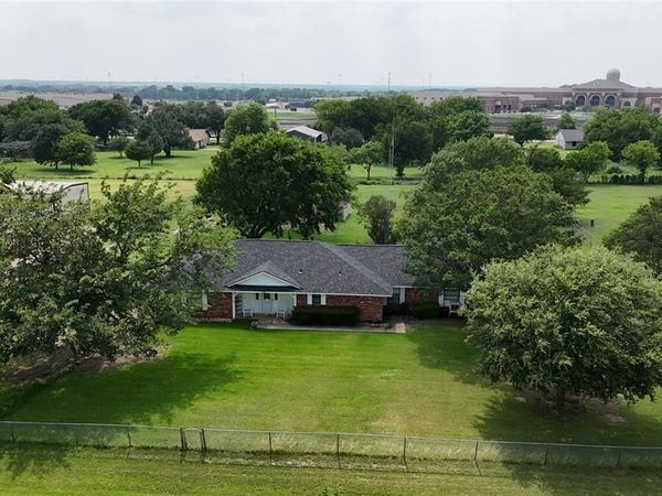 125 Hollie Drive, Red Oak, TX 75154