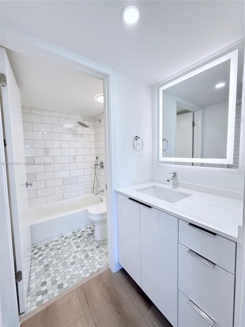 1900 Meridian Ave, Unit 403, Miami Beach, FL 33139 Photo