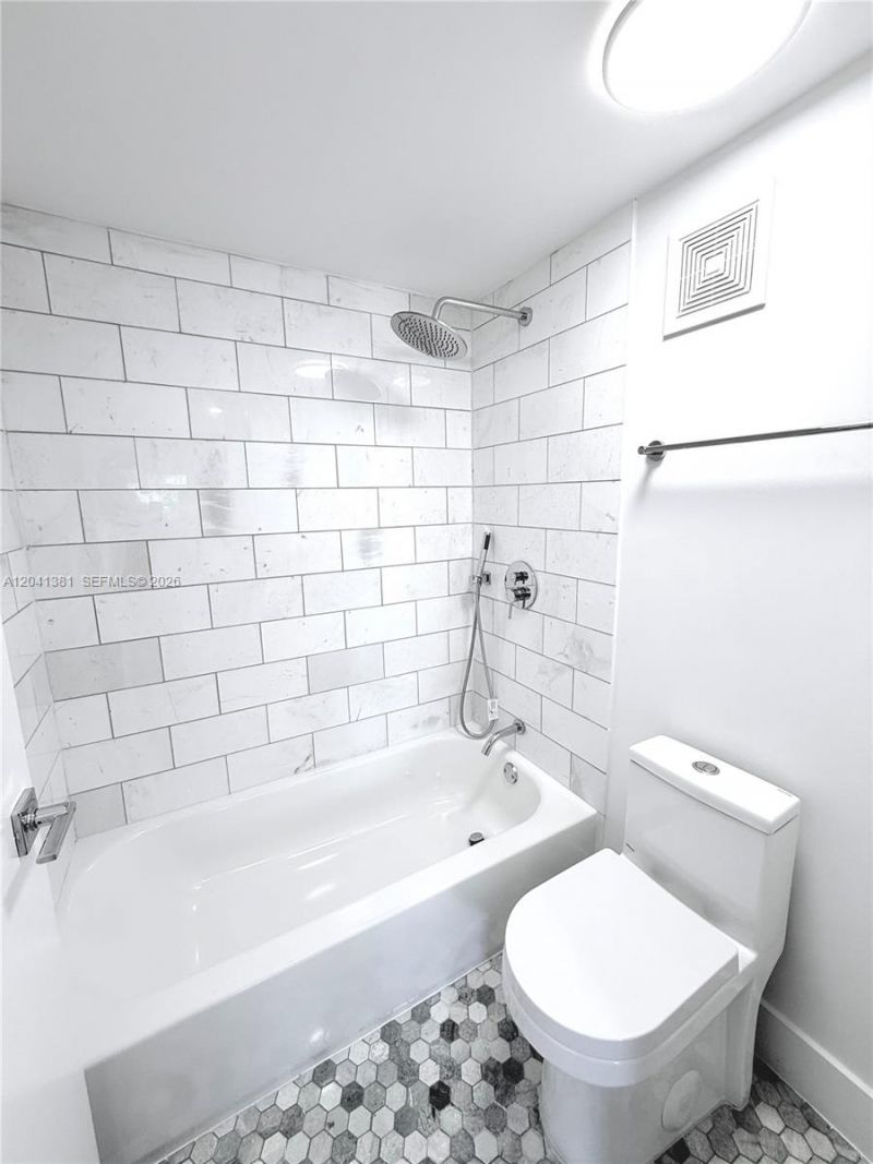 1900 Meridian Ave, Unit 403, Miami Beach, FL 33139 Photo