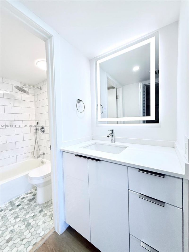 1900 Meridian Ave, Unit 403, Miami Beach, FL 33139 Photo