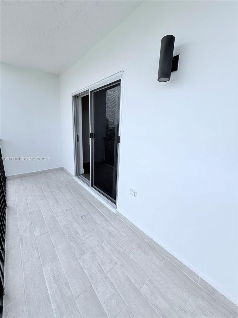 1900 Meridian Ave, Unit 403, Miami Beach, FL 33139 Photo