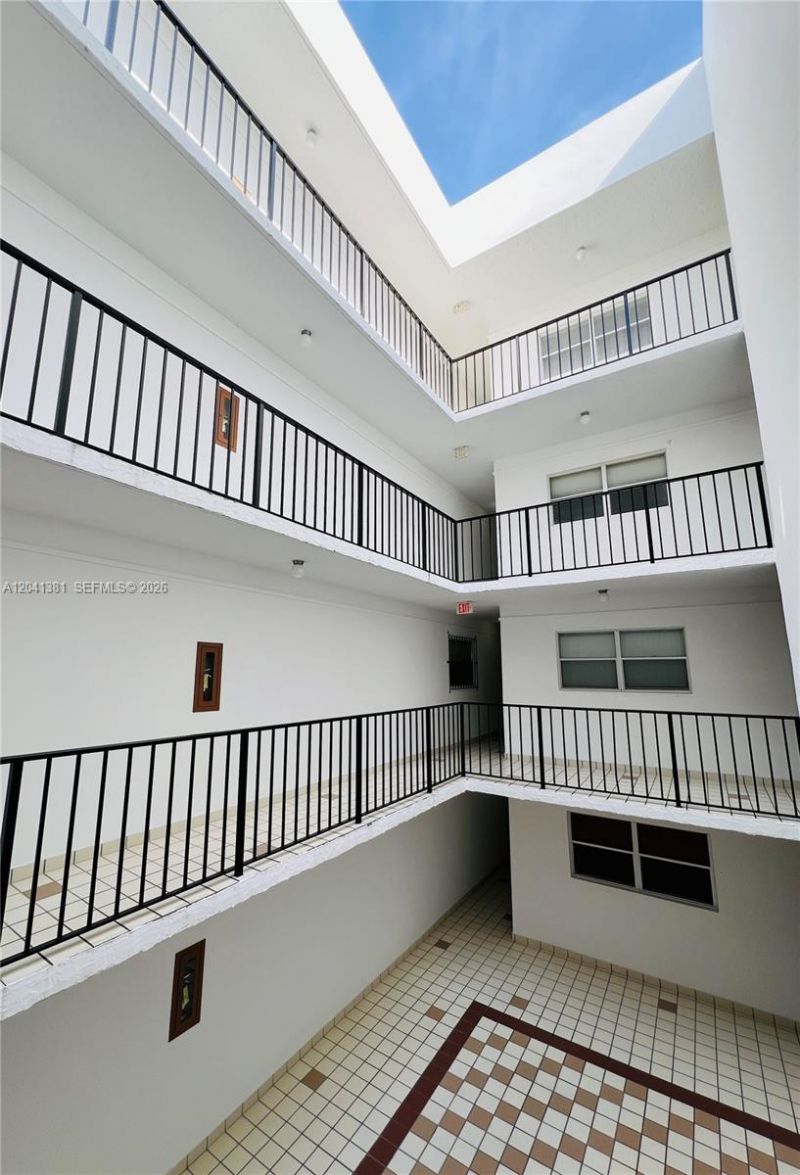 1900 Meridian Ave, Unit 403, Miami Beach, FL 33139 Photo