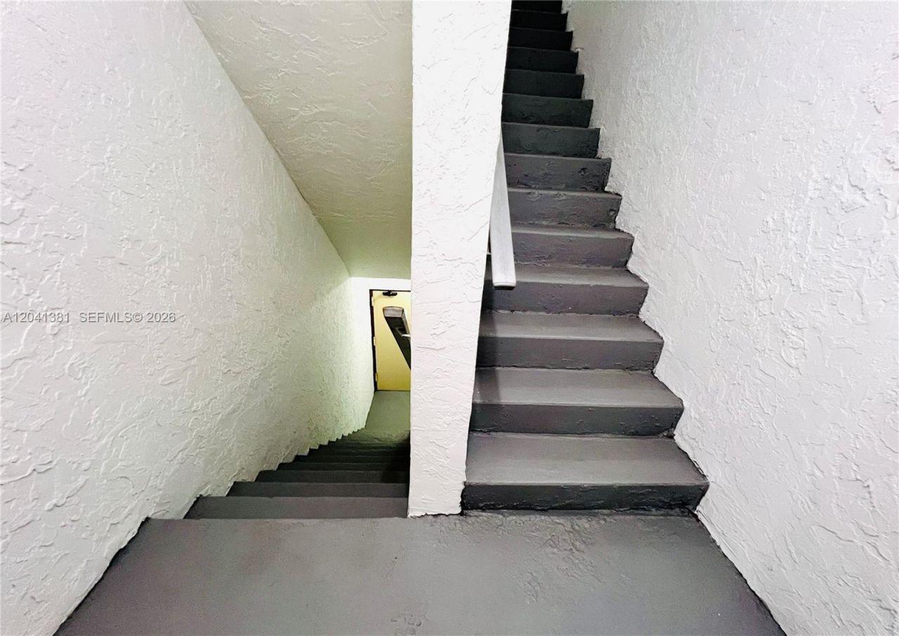 1900 Meridian Ave, Unit 403, Miami Beach, FL 33139 Photo