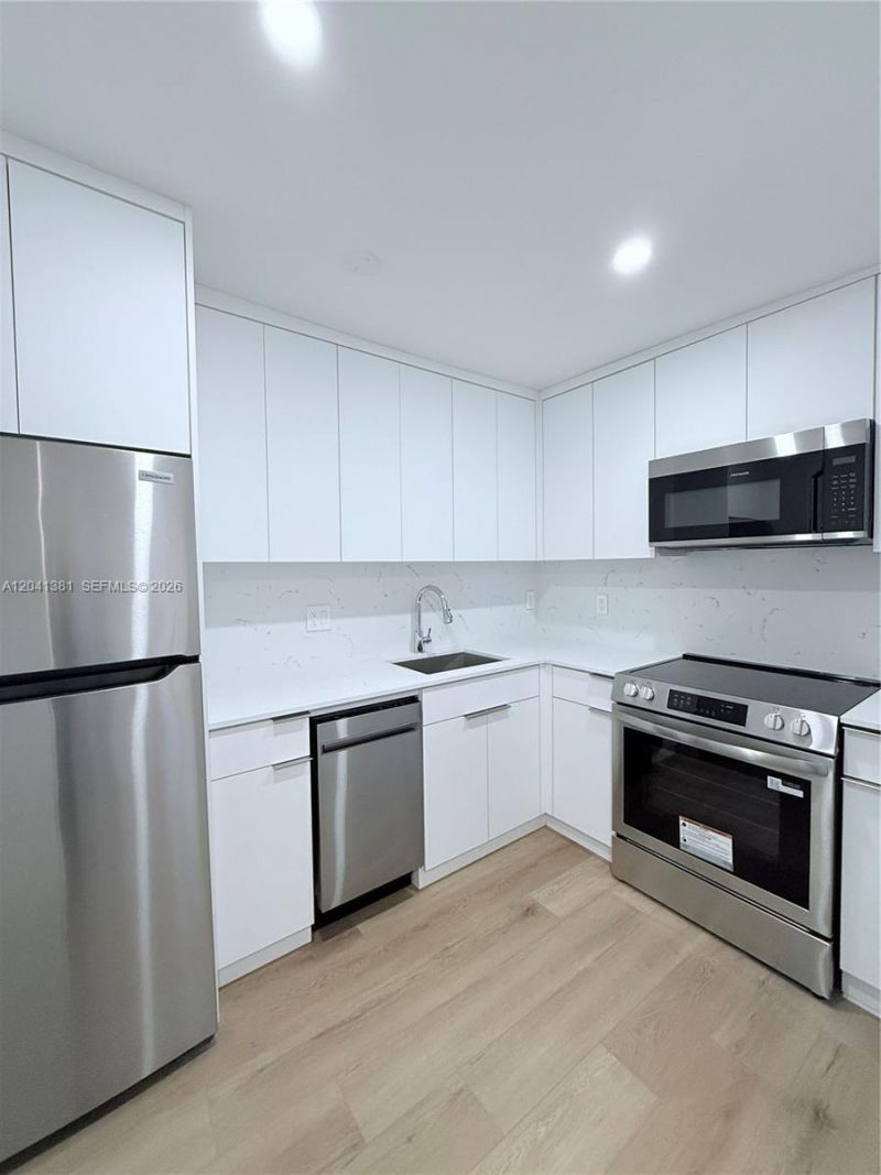1900 Meridian Ave, Unit 403, Miami Beach, FL 33139 Photo
