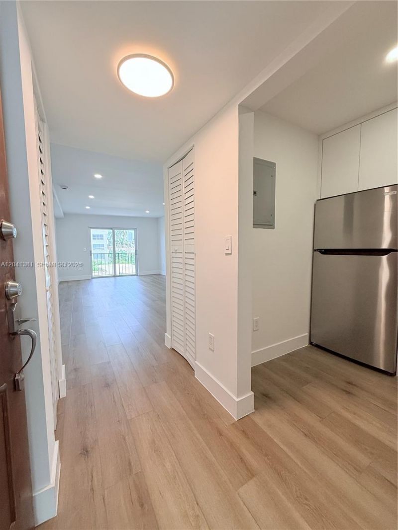 1900 Meridian Ave, Unit 403, Miami Beach, FL 33139 Photo
