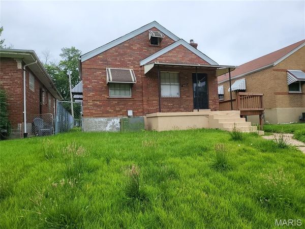 5806 Woodland Avenue , St Louis, MO 63120