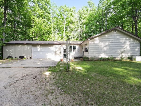 4087 Hillandale Circle, Elmira, MI 49730
