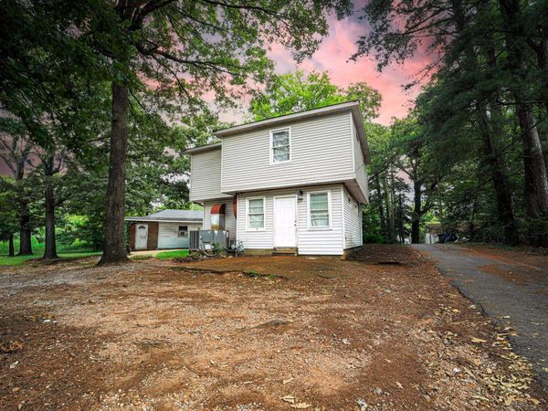 806/806 1/2 Hermitage Dr, Florence, AL 35630
