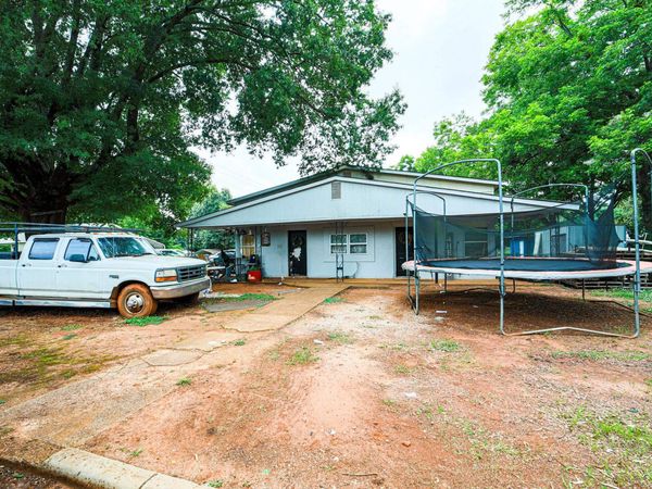 401/403 O'Neal St, Florence, AL 35630