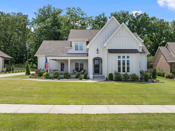 228 Chestnut Oak Dr, Florence, AL 35633
