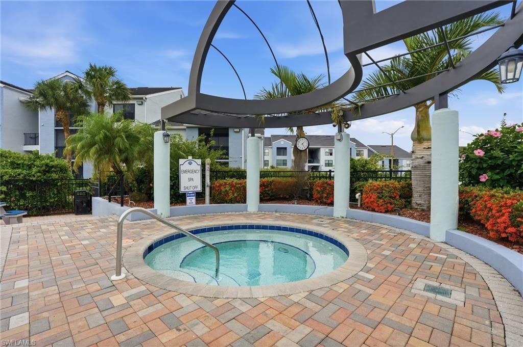 13515 Eagle Ridge Dr, Unit 525, Fort Myers, FL 33912 Photo