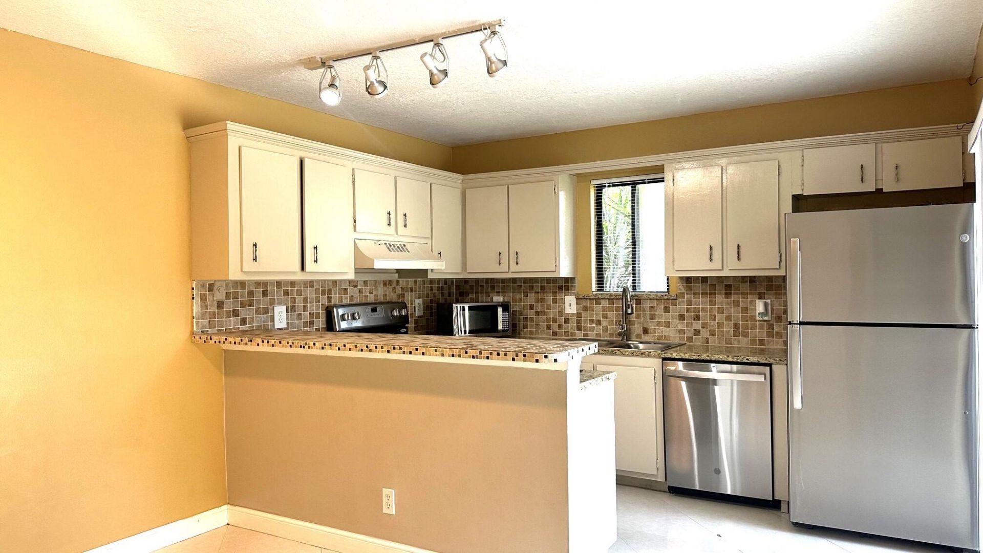 303 Waterview Drive, Palm Springs, FL 33461 Photo