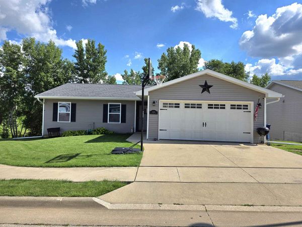 2140 Bald Eagle Court, Dubuque, IA 52001