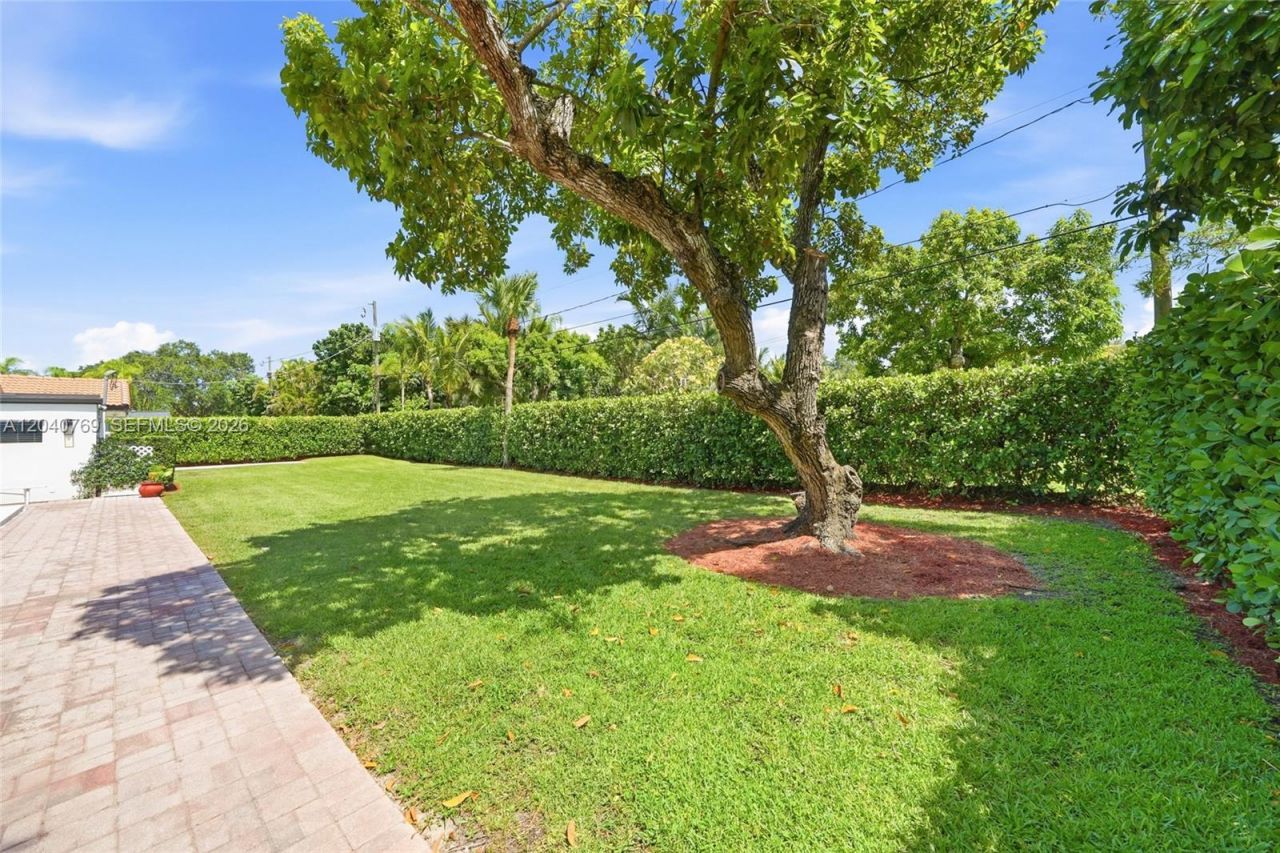 8240 SW 150 Dr , Palmetto Bay, FL 33158 Photo