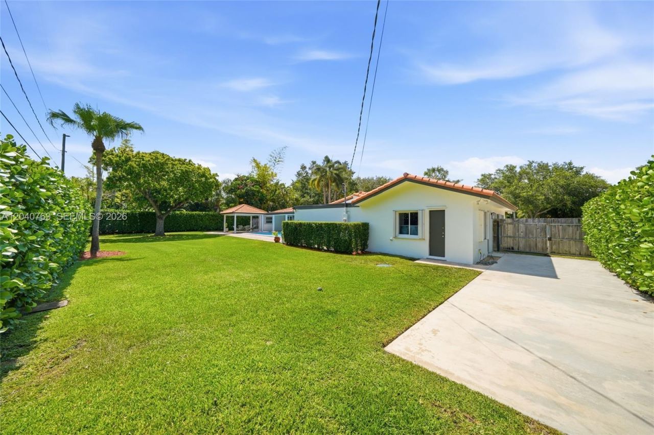 8240 SW 150 Dr , Palmetto Bay, FL 33158 Photo