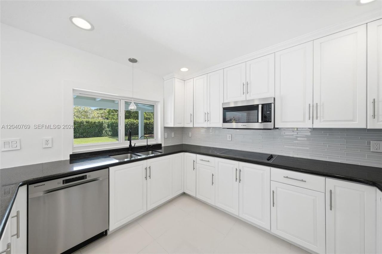 8240 SW 150 Dr , Palmetto Bay, FL 33158 Photo