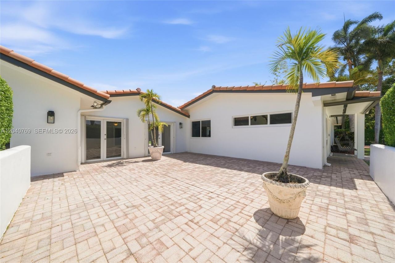 8240 SW 150 Dr , Palmetto Bay, FL 33158 Photo