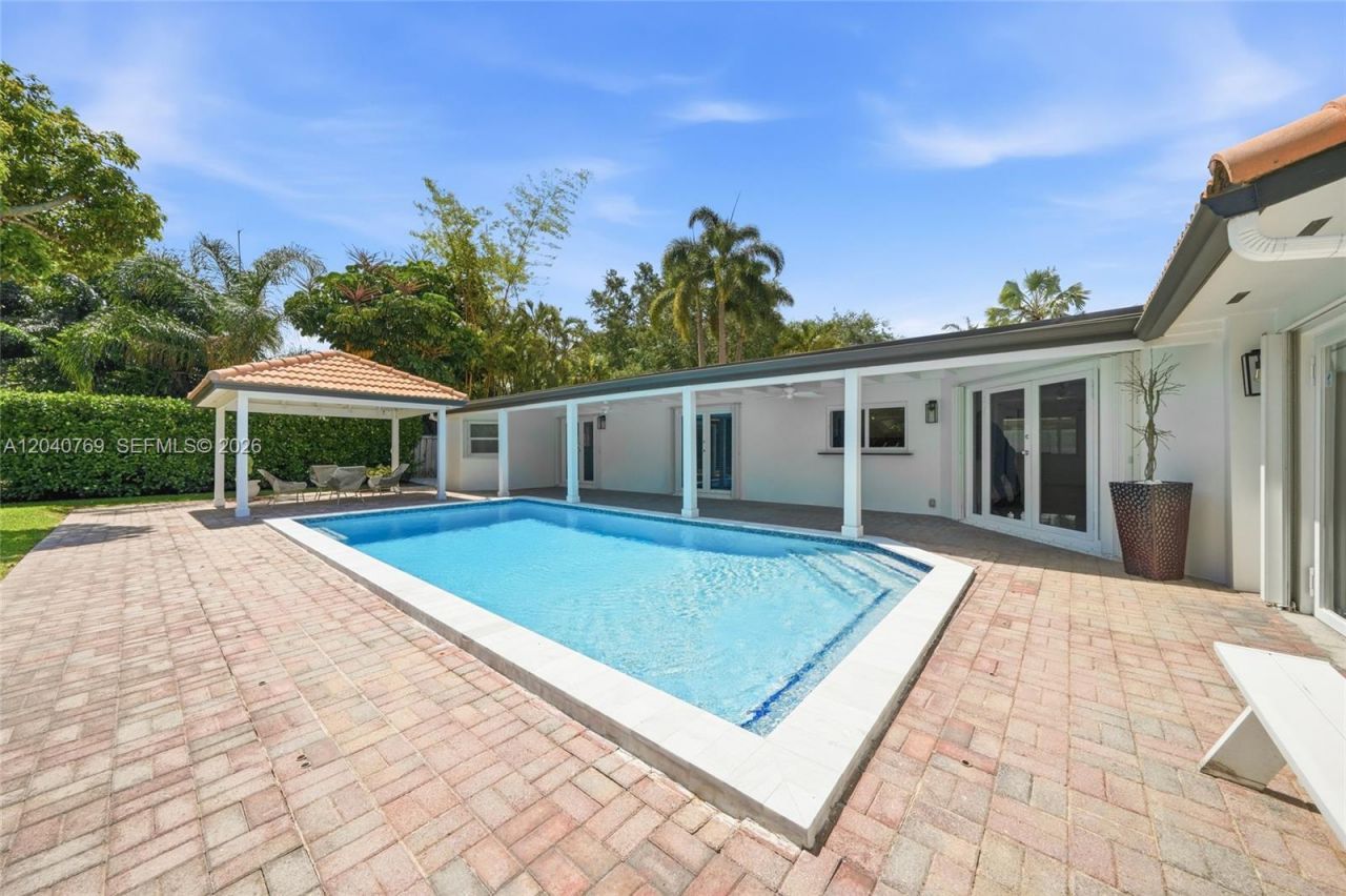 8240 SW 150 Dr , Palmetto Bay, FL 33158 Photo