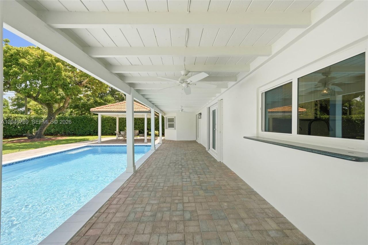 8240 SW 150 Dr , Palmetto Bay, FL 33158 Photo