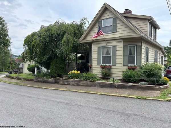 67 W Park Avenue, Westover, WV 26501