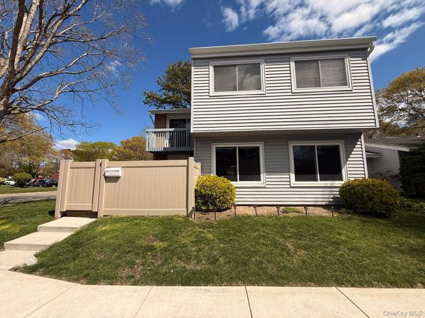 212 Springmeadow Drive, Unit M, Holbrook, NY 11741