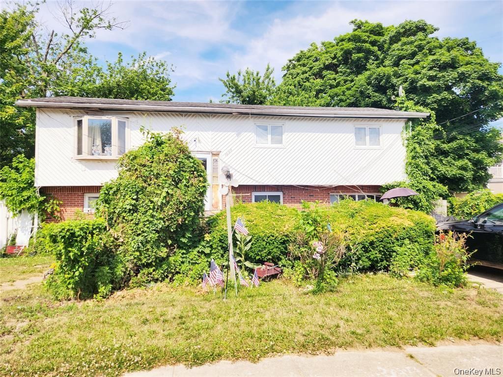 1090 Pinebrook, West Hempstead, NY 11552 Main Photo
