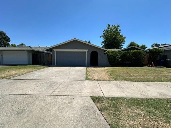 450 El Portal Dr, Merced, CA 95340