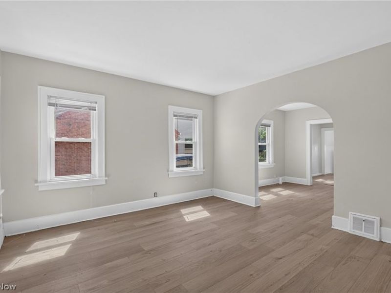 19508 Kildeer Avenue, Cleveland, OH 44119 Photo 3