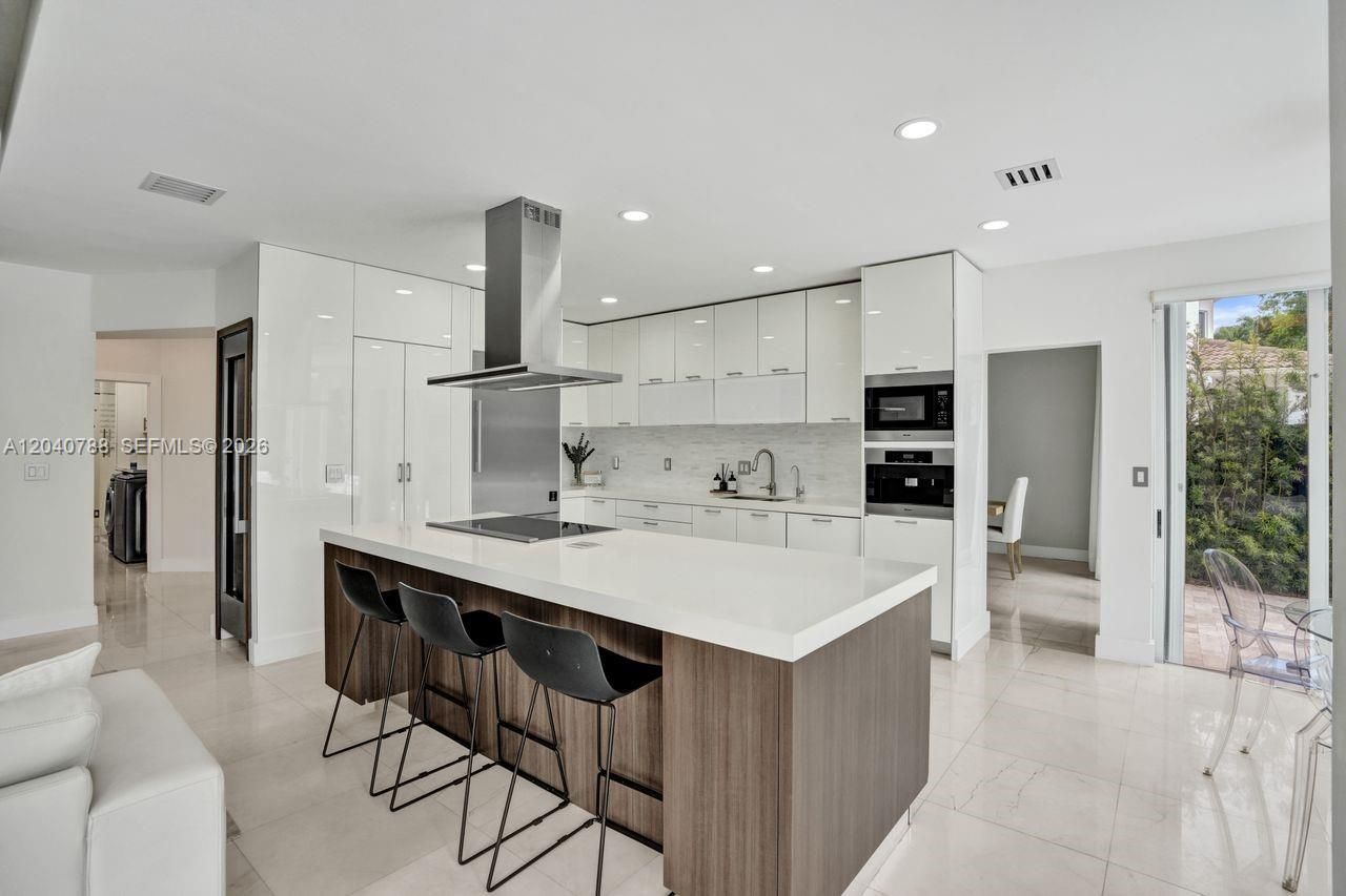 10762 NW 71st St , Doral, FL 33178 Photo